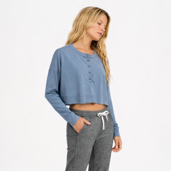 Vuori Tops - Vuori Blue Avalon Cropped Henley Top XL Activewear Athleisure Spring Gym Workout